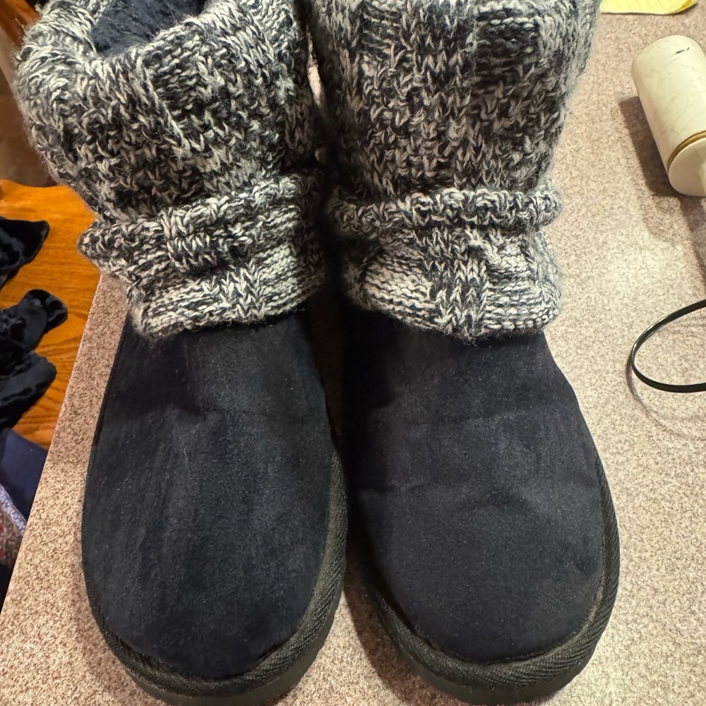 Muk Luks Laurel Women’s Navy Blue Water resistant Knit Cuff Bootie